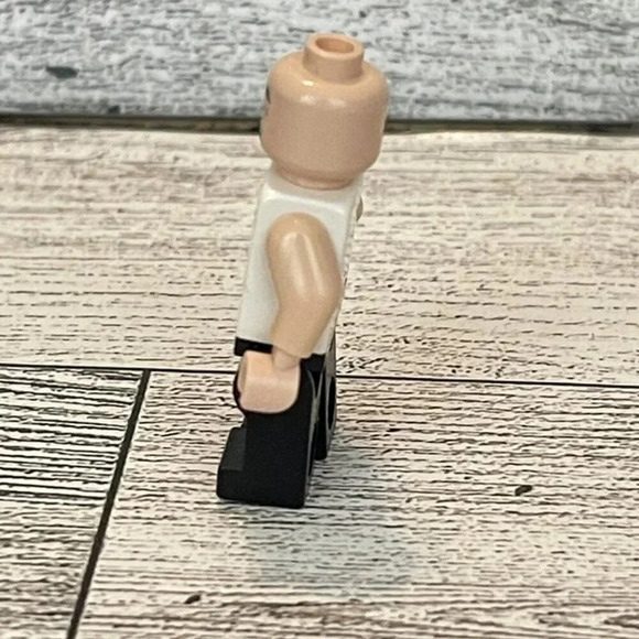 LEGO® Teenage Mutant Ninja Turtles™ 79119 VICTOR Minifigure - Picture 2 of 4